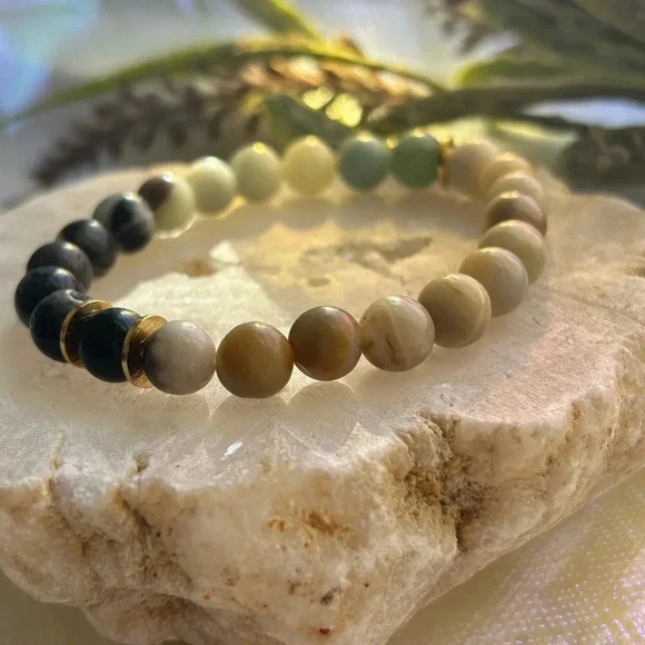 Handmade Ombré Amazonite Crystal Bracelet 🤍 - Picture 4 of 4